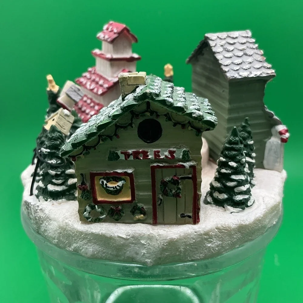 Vintage Yankee Candle, Kathy Hatch Christmas Village Resin‎ Candle Capper